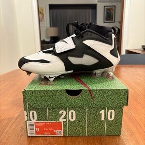 Brand new Men’s Nike Diamond Turf 93 football cleat.  Size 9